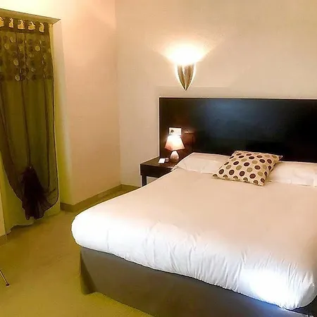 Hotel Les Colonnes 2*