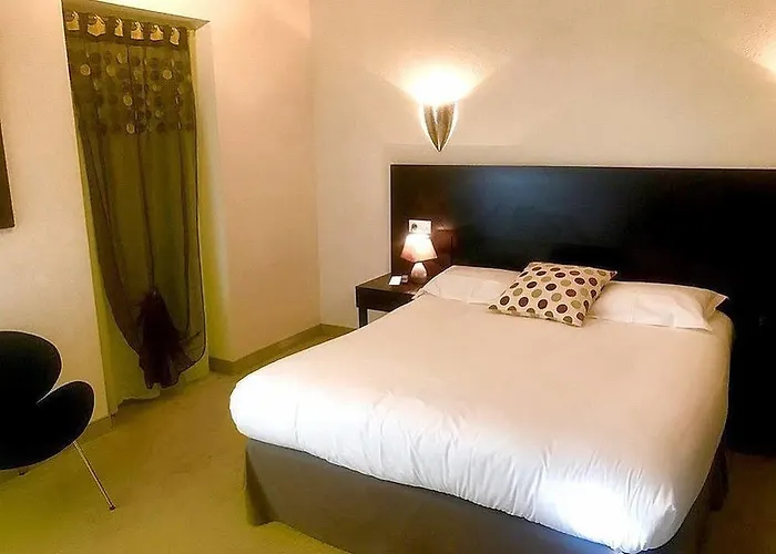 Hotel Les Colonnes 2*